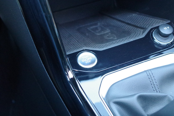 Volkswagen T-Roc 1.5 TSI R-Line Automaat Business+, Panoramadak, Leder, Carplay, Camera,