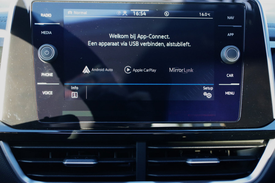 Volkswagen T-Roc 1.5 TSI R-Line Automaat Business+, Panoramadak, Leder, Carplay, Camera,