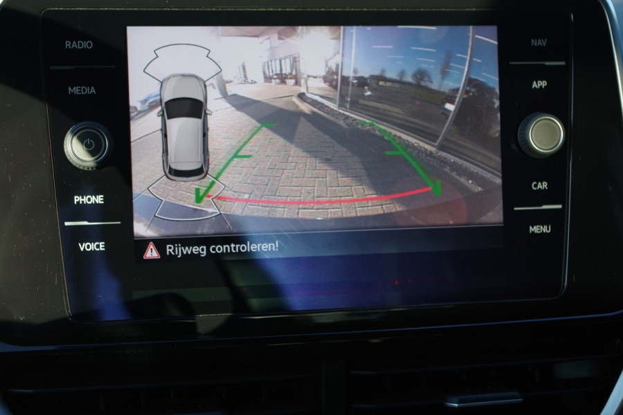 Volkswagen T-Roc 1.5 TSI R-Line Automaat Business+, Panoramadak, Leder, Carplay, Camera,