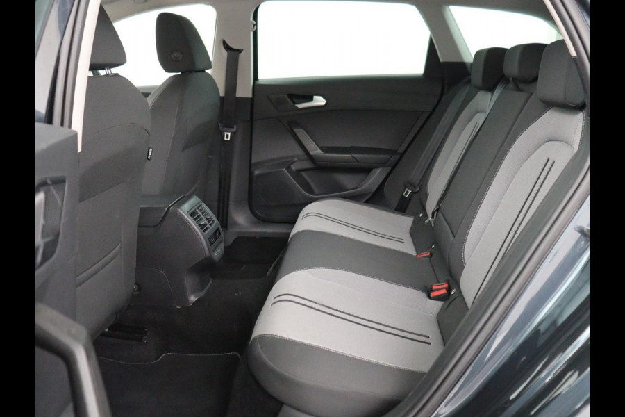 Seat Leon 1.5 eTSI Style Launch Edition | Trekhaak | Adaptive cruise | Camera | Carplay | Navigatie | DAB | Parkeerhulp | Digital Cockpit | Climate control | Bluetooth