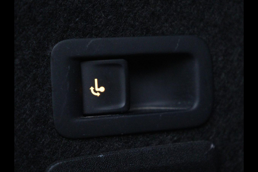 Seat Leon 1.5 eTSI Style Launch Edition | Trekhaak | Adaptive cruise | Camera | Carplay | Navigatie | DAB | Parkeerhulp | Digital Cockpit | Climate control | Bluetooth