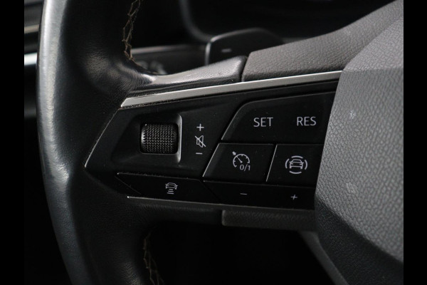 Seat Leon 1.5 eTSI Style Launch Edition | Trekhaak | Adaptive cruise | Camera | Carplay | Navigatie | DAB | Parkeerhulp | Digital Cockpit | Climate control | Bluetooth