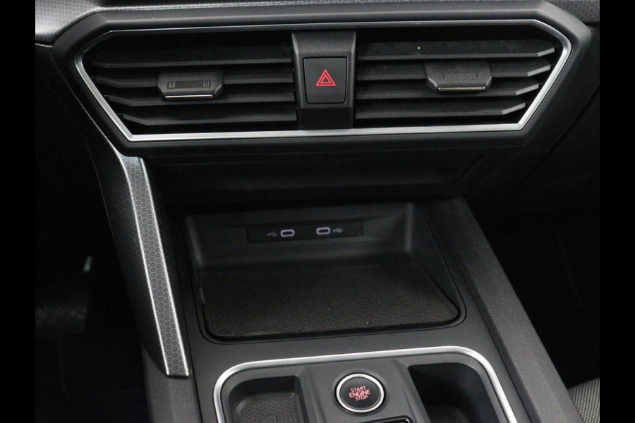 Seat Leon 1.5 eTSI Style Launch Edition | Trekhaak | Adaptive cruise | Camera | Carplay | Navigatie | DAB | Parkeerhulp | Digital Cockpit | Climate control | Bluetooth