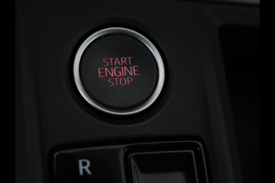 Seat Leon 1.5 eTSI Style Launch Edition | Trekhaak | Adaptive cruise | Camera | Carplay | Navigatie | DAB | Parkeerhulp | Digital Cockpit | Climate control | Bluetooth