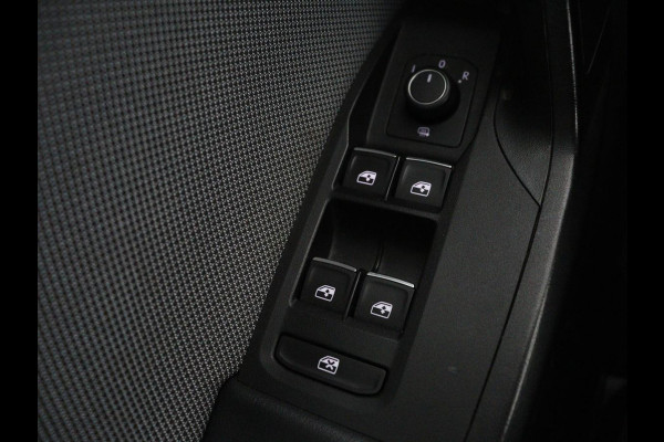 Seat Leon 1.5 eTSI Style Launch Edition | Trekhaak | Adaptive cruise | Camera | Carplay | Navigatie | DAB | Parkeerhulp | Digital Cockpit | Climate control | Bluetooth