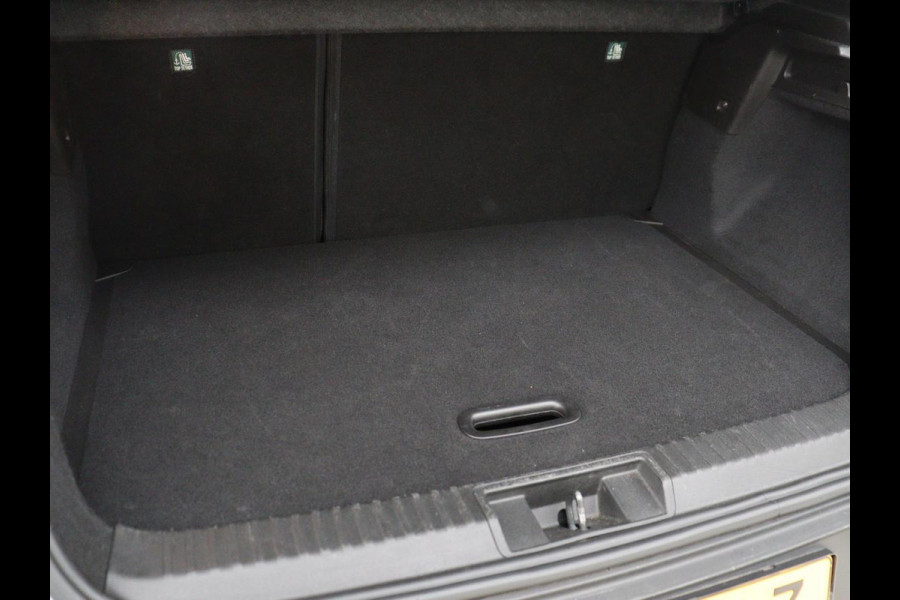 Renault Captur 1.3 TCe Intens | Panoramadak | 360 Camera | Trekhaak | Half leder | Carplay | Keyless | Climate control | Full LED | Getint glas | Cruise control | Parkeerhulp