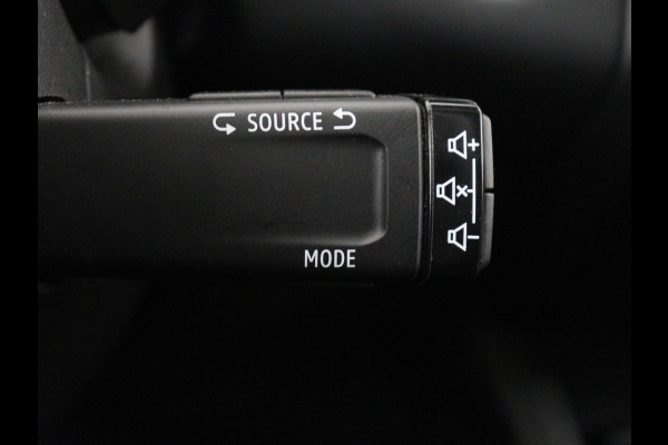 Renault Captur 1.3 TCe Intens | Panoramadak | 360 Camera | Trekhaak | Half leder | Carplay | Keyless | Climate control | Full LED | Getint glas | Cruise control | Parkeerhulp