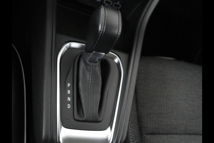 Renault Captur 1.3 TCe Intens | Panoramadak | 360 Camera | Trekhaak | Half leder | Carplay | Keyless | Climate control | Full LED | Getint glas | Cruise control | Parkeerhulp