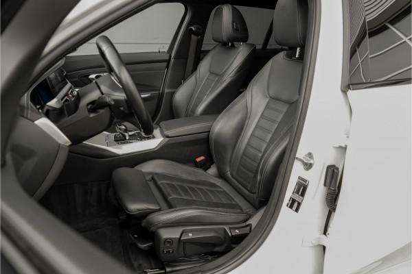 BMW 3 Serie Touring 330i High Executive Pano HUD ACC Trekhaak Stoel & Stuurverw