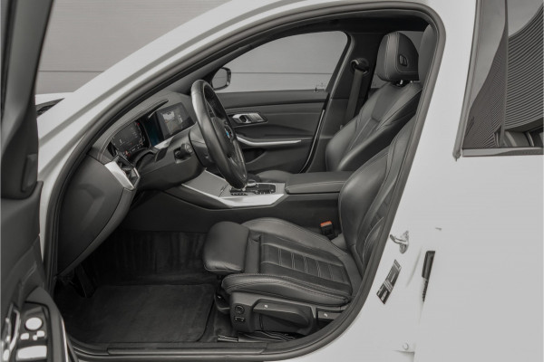 BMW 3 Serie Touring 330i High Executive Pano HUD ACC Trekhaak Stoel & Stuurverw