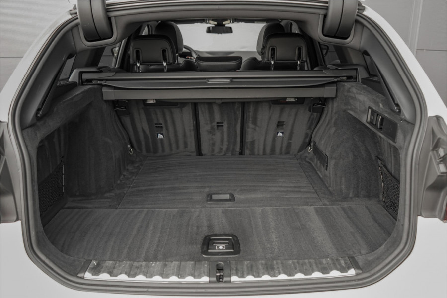 BMW 3 Serie Touring 330i High Executive Pano HUD ACC Trekhaak Stoel & Stuurverw