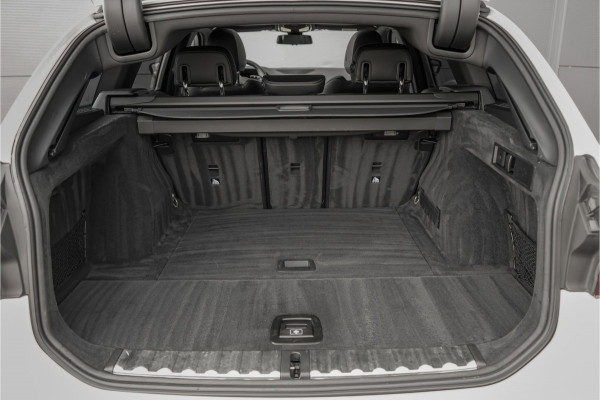 BMW 3 Serie Touring 330i High Executive Pano HUD ACC Trekhaak Stoel & Stuurverw