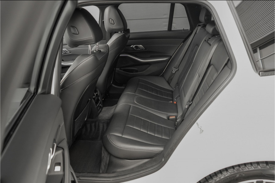 BMW 3 Serie Touring 330i High Executive Pano HUD ACC Trekhaak Stoel & Stuurverw