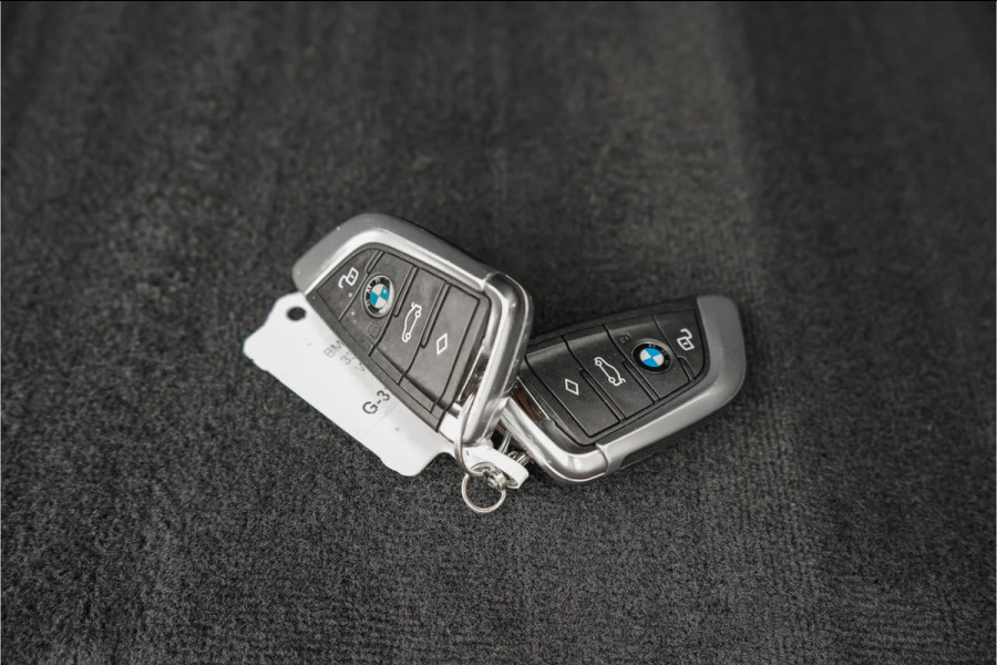 BMW 3 Serie Touring 330i High Executive Pano HUD ACC Trekhaak Stoel & Stuurverw