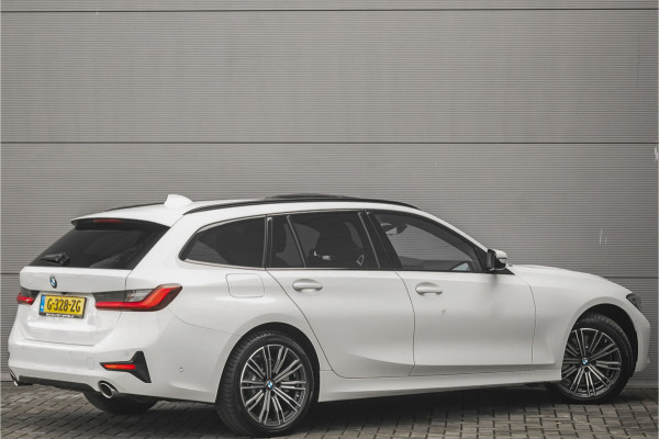 BMW 3 Serie Touring 330i High Executive Pano HUD ACC Trekhaak Stoel & Stuurverw