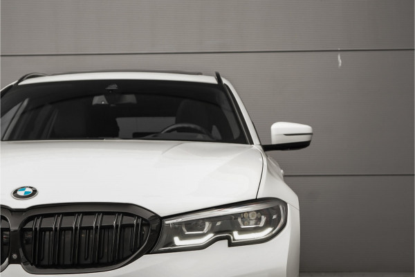 BMW 3 Serie Touring 330i High Executive Pano HUD ACC Trekhaak Stoel & Stuurverw