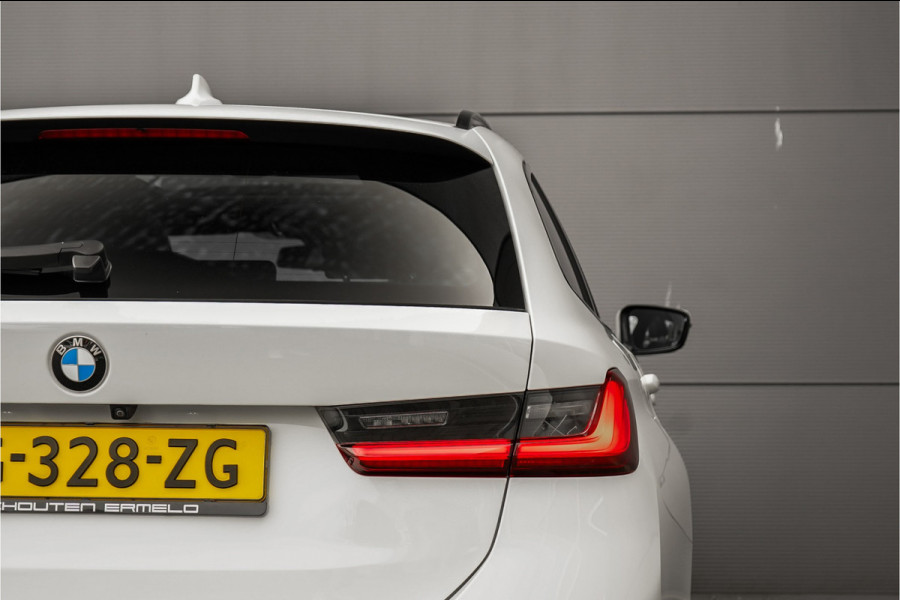 BMW 3 Serie Touring 330i High Executive Pano HUD ACC Trekhaak Stoel & Stuurverw