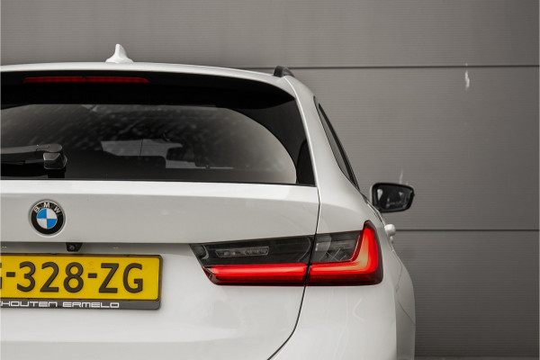 BMW 3 Serie Touring 330i High Executive Pano HUD ACC Trekhaak Stoel & Stuurverw
