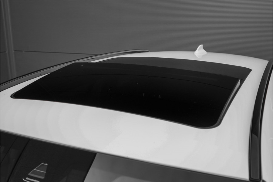 BMW 3 Serie Touring 330i High Executive Pano HUD ACC Trekhaak Stoel & Stuurverw