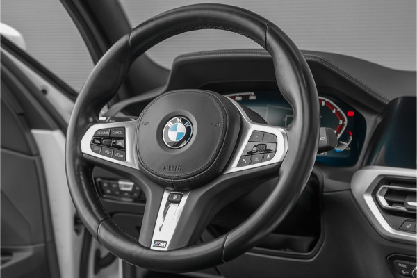 BMW 3 Serie Touring 330i High Executive Pano HUD ACC Trekhaak Stoel & Stuurverw