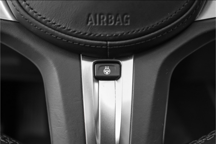 BMW 3 Serie Touring 330i High Executive Pano HUD ACC Trekhaak Stoel & Stuurverw