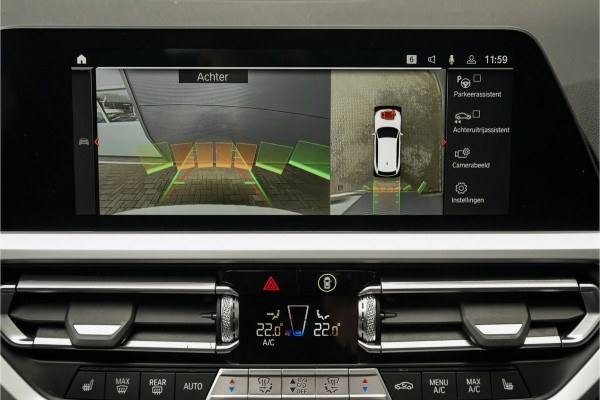 BMW 3 Serie Touring 330i High Executive Pano HUD ACC Trekhaak Stoel & Stuurverw
