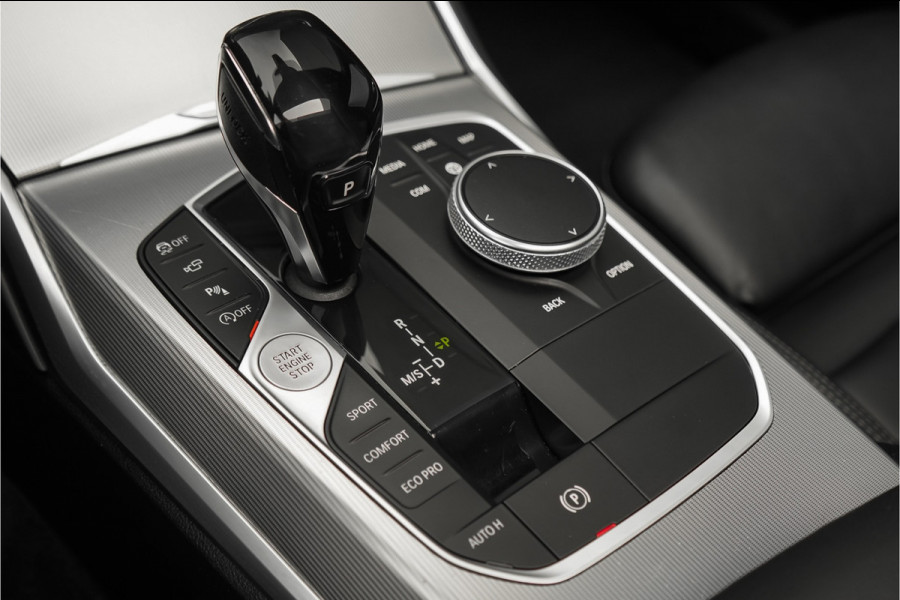 BMW 3 Serie Touring 330i High Executive Pano HUD ACC Trekhaak Stoel & Stuurverw