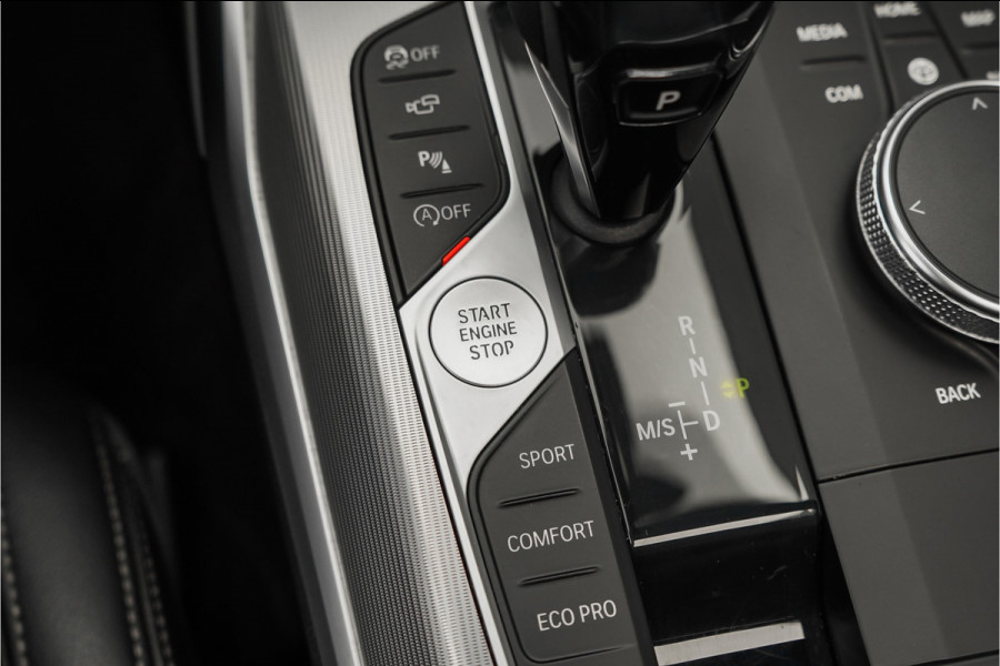 BMW 3 Serie Touring 330i High Executive Pano HUD ACC Trekhaak Stoel & Stuurverw