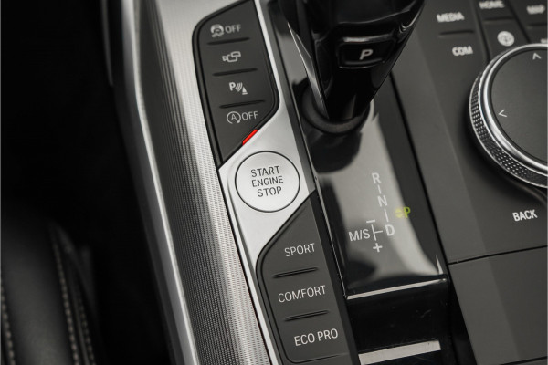 BMW 3 Serie Touring 330i High Executive Pano HUD ACC Trekhaak Stoel & Stuurverw