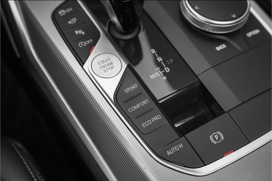 BMW 3 Serie Touring 330i High Executive Pano HUD ACC Trekhaak Stoel & Stuurverw