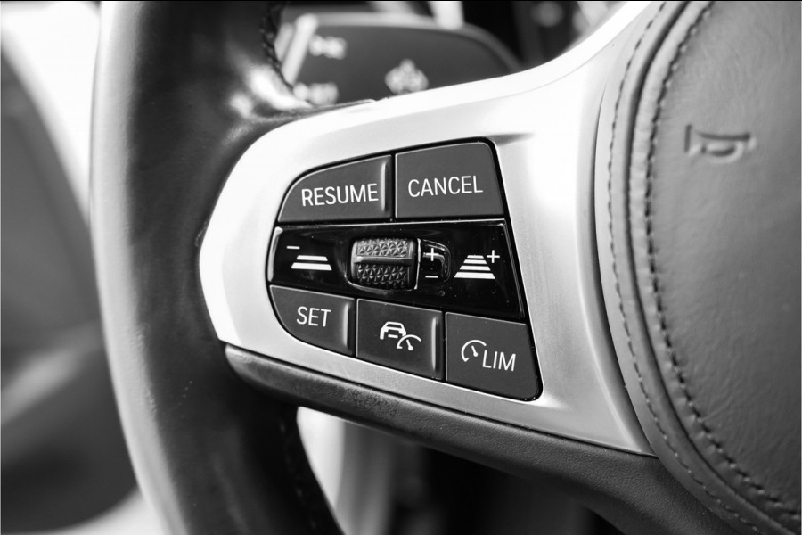 BMW 3 Serie Touring 330i High Executive Pano HUD ACC Trekhaak Stoel & Stuurverw