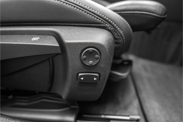 BMW 3 Serie Touring 330i High Executive Pano HUD ACC Trekhaak Stoel & Stuurverw