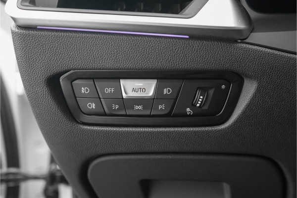 BMW 3 Serie Touring 330i High Executive Pano HUD ACC Trekhaak Stoel & Stuurverw