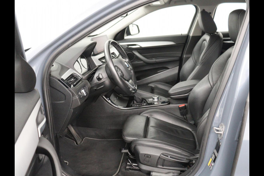 BMW X2 xDrive25e High Executive | Head-Up | Leder | Sportstoelen | Stoelverwarming | Park Assist | Navigatie | Full LED | Climate control | Bluetooth | Cruise control | Individual Storm Bay Metallic