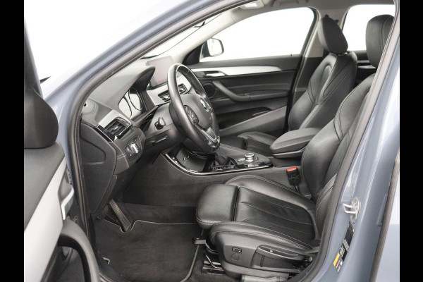 BMW X2 xDrive25e High Executive | Head-Up | Leder | Sportstoelen | Stoelverwarming | Park Assist | Navigatie | Full LED | Climate control | Bluetooth | Cruise control | Individual Storm Bay Metallic