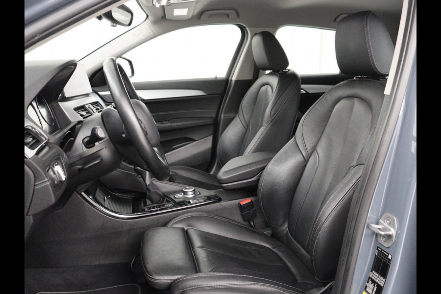 BMW X2 xDrive25e High Executive | Head-Up | Leder | Sportstoelen | Stoelverwarming | Park Assist | Navigatie | Full LED | Climate control | Bluetooth | Cruise control | Individual Storm Bay Metallic