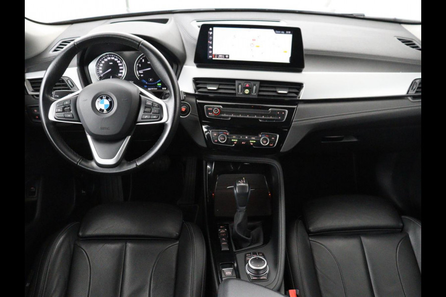 BMW X2 xDrive25e High Executive | Head-Up | Leder | Sportstoelen | Stoelverwarming | Park Assist | Navigatie | Full LED | Climate control | Bluetooth | Cruise control | Individual Storm Bay Metallic