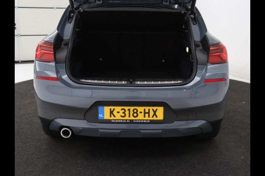 BMW X2 xDrive25e High Executive | Head-Up | Leder | Sportstoelen | Stoelverwarming | Park Assist | Navigatie | Full LED | Climate control | Bluetooth | Cruise control | Individual Storm Bay Metallic