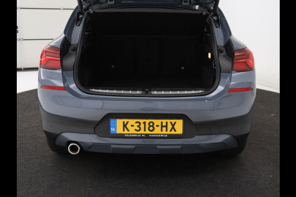 BMW X2 xDrive25e High Executive | Head-Up | Leder | Sportstoelen | Stoelverwarming | Park Assist | Navigatie | Full LED | Climate control | Bluetooth | Cruise control | Individual Storm Bay Metallic