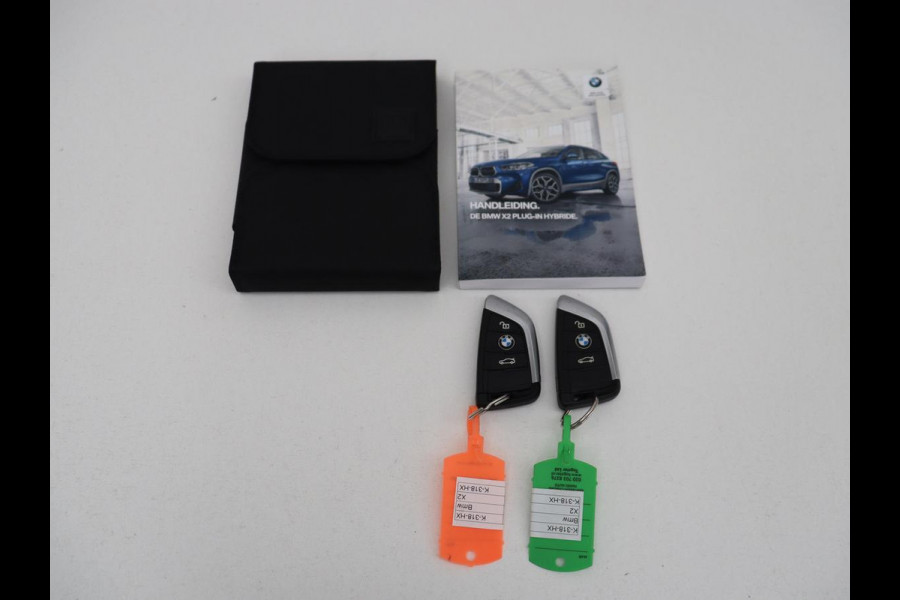 BMW X2 xDrive25e High Executive | Head-Up | Leder | Sportstoelen | Stoelverwarming | Park Assist | Navigatie | Full LED | Climate control | Bluetooth | Cruise control | Individual Storm Bay Metallic