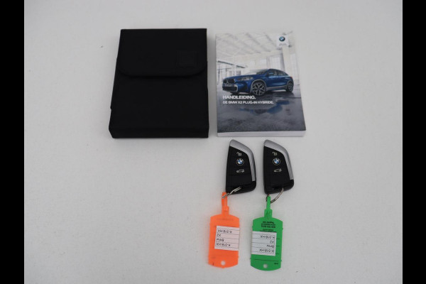 BMW X2 xDrive25e High Executive | Head-Up | Leder | Sportstoelen | Stoelverwarming | Park Assist | Navigatie | Full LED | Climate control | Bluetooth | Cruise control | Individual Storm Bay Metallic