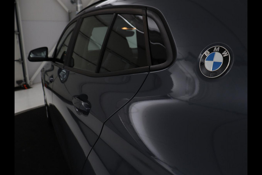 BMW X2 xDrive25e High Executive | Head-Up | Leder | Sportstoelen | Stoelverwarming | Park Assist | Navigatie | Full LED | Climate control | Bluetooth | Cruise control | Individual Storm Bay Metallic