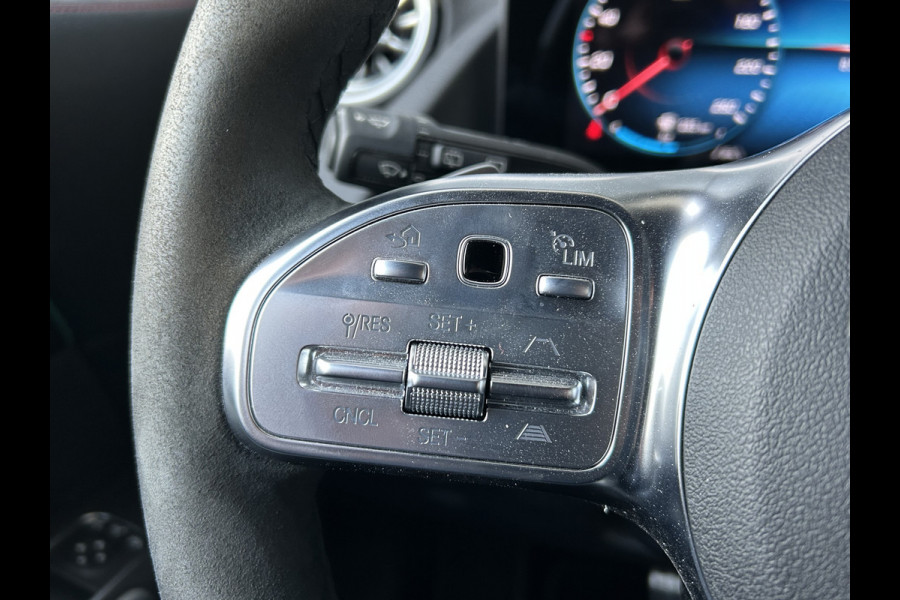 Mercedes-Benz GLA 250e AMG // Distronic // Headup // 360 Camera // MultiBeam // Keyless // 20" // Advanced Audio // Carplay