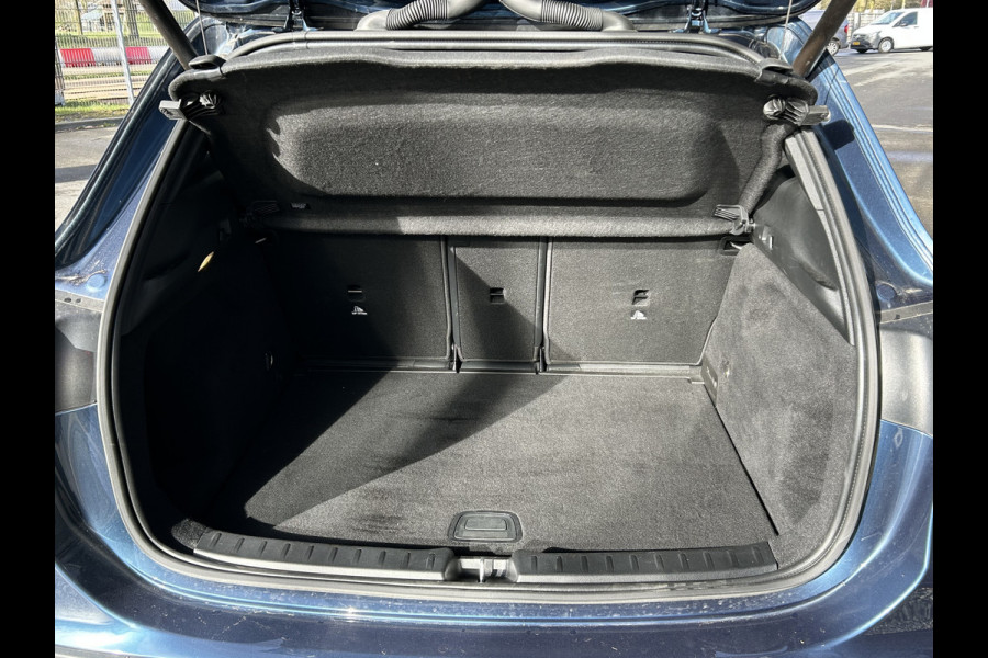 Mercedes-Benz GLA 250e AMG // Distronic // Headup // 360 Camera // MultiBeam // Keyless // 20" // Advanced Audio // Carplay