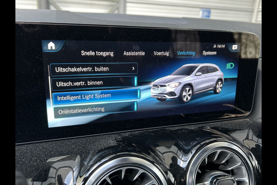 Mercedes-Benz GLA 250e AMG // Distronic // Headup // 360 Camera // MultiBeam // Keyless // 20" // Advanced Audio // Carplay