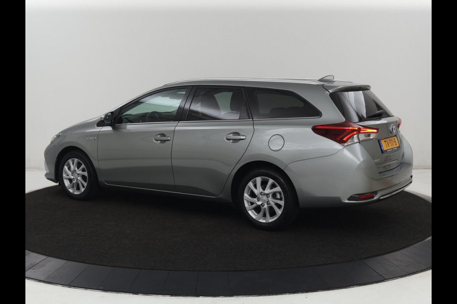 Toyota Auris 1.8 Hybrid Executive | 1e eigenaar | Stoelverwarming | Camera | Keyless | Navigatie | Climate control | Cruise control | Parkeerhulp | Bluetooth