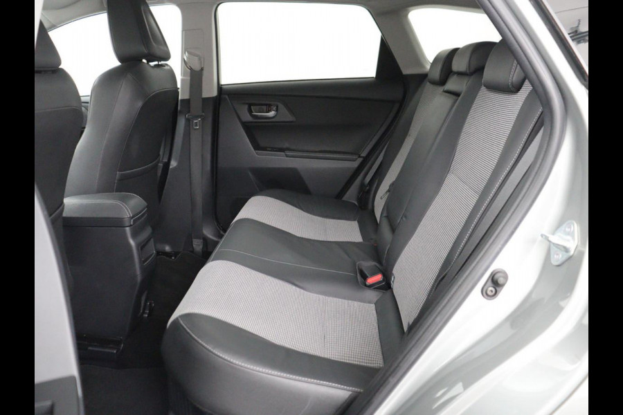 Toyota Auris 1.8 Hybrid Executive | 1e eigenaar | Stoelverwarming | Camera | Keyless | Navigatie | Climate control | Cruise control | Parkeerhulp | Bluetooth
