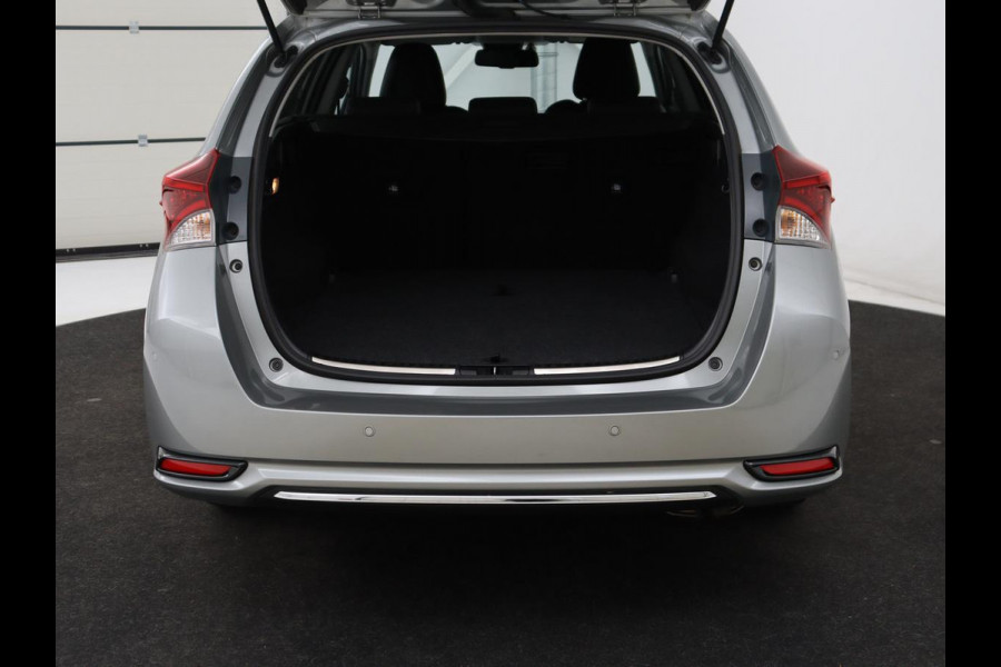 Toyota Auris 1.8 Hybrid Executive | 1e eigenaar | Stoelverwarming | Camera | Keyless | Navigatie | Climate control | Cruise control | Parkeerhulp | Bluetooth