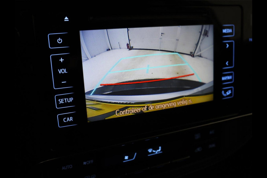 Toyota Auris 1.8 Hybrid Executive | 1e eigenaar | Stoelverwarming | Camera | Keyless | Navigatie | Climate control | Cruise control | Parkeerhulp | Bluetooth