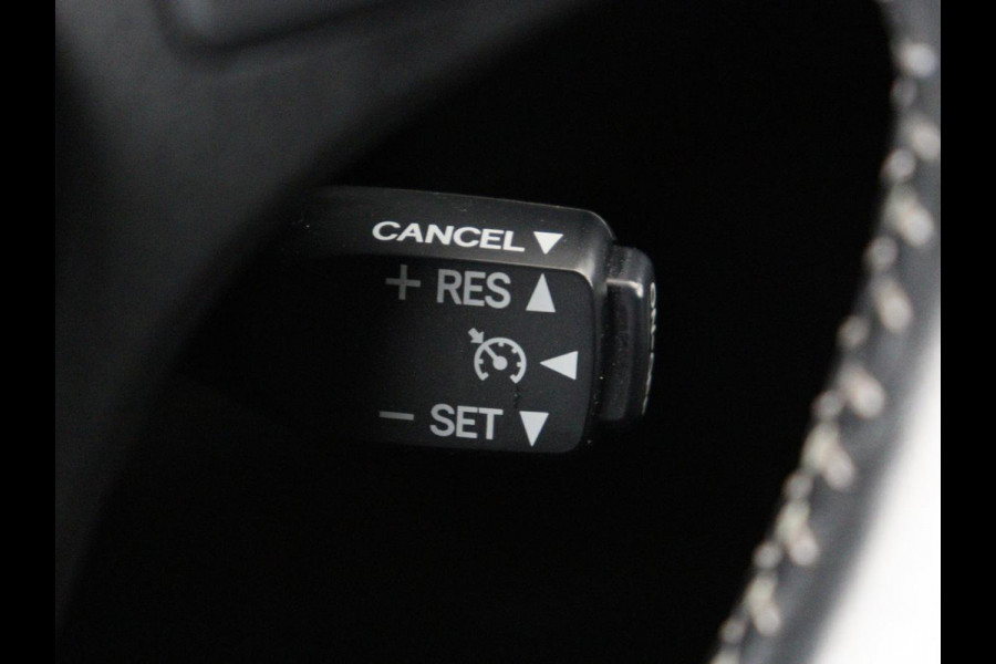 Toyota Auris 1.8 Hybrid Executive | 1e eigenaar | Stoelverwarming | Camera | Keyless | Navigatie | Climate control | Cruise control | Parkeerhulp | Bluetooth